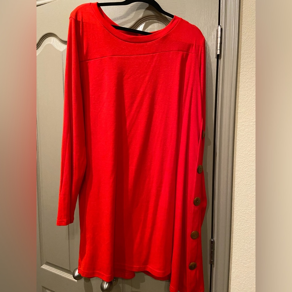 Red Tunic with Side Button Detail Size 2X NWT